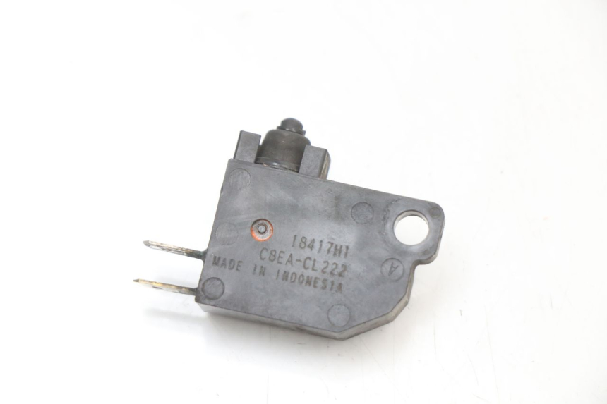 photo de CONTACTEUR FEU STOP GAUCHE YAMAHA XMAX X-MAX ABS 125 (2017 - 2020) - Vue principale