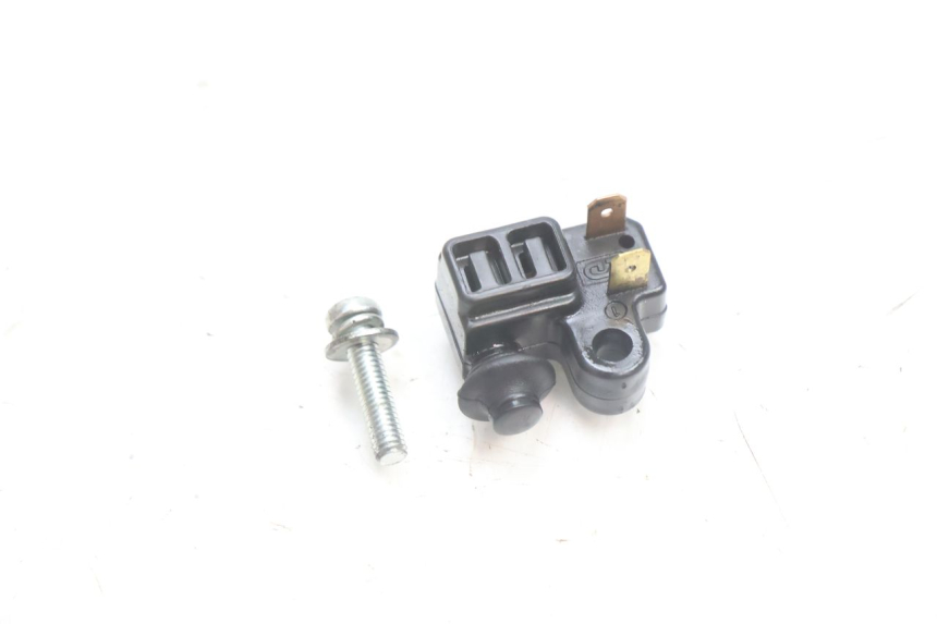 photo de CONTACTEUR FEU STOP GAUCHE YAMAHA X-MAX XMAX 125 (2010 - 2013) - Détail de la pièce