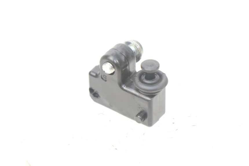 photo de CONTACTEUR FEU STOP GAUCHE YAMAHA XP T-MAX TMAX ABS 530 (2012 - 2015) - Zoom état d’usage