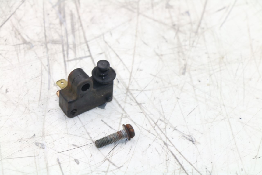 photo de CONTACTEUR FEU STOP GAUCHE YAMAHA YP MAJESTY ABS 400 (2007 - 2009) - Zoom état d’usage