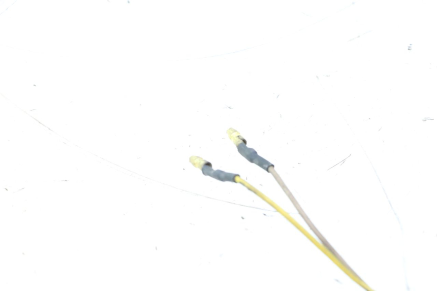 photo de CONTACTEUR FEU STOP GAUCHE YAMAHA YP MAJESTY 125 (1998 - 2001) - Autre angle de vue