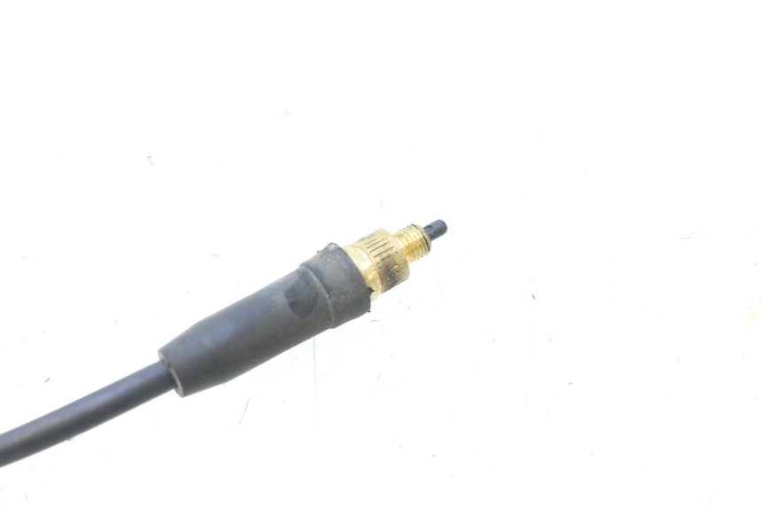 photo de CONTACTEUR FEU STOP GAUCHE YAMAHA YP MAJESTY 125 (1998 - 2001) - Gros plan technique