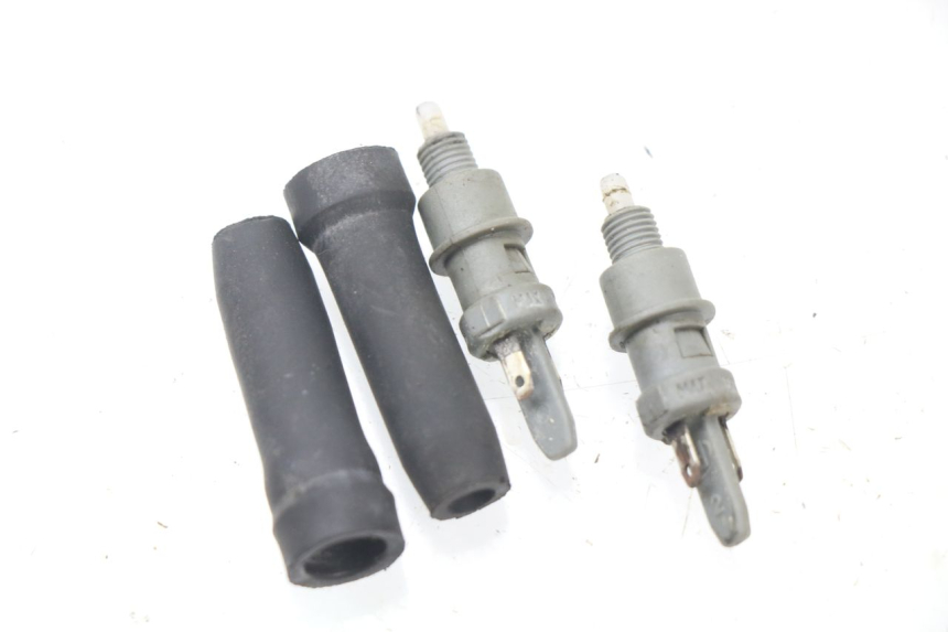 photo de CONTACTEUR FEU STOP PEUGEOT JET FORCE CARBU 50 (2003 - 2016) - Détail de la pièce