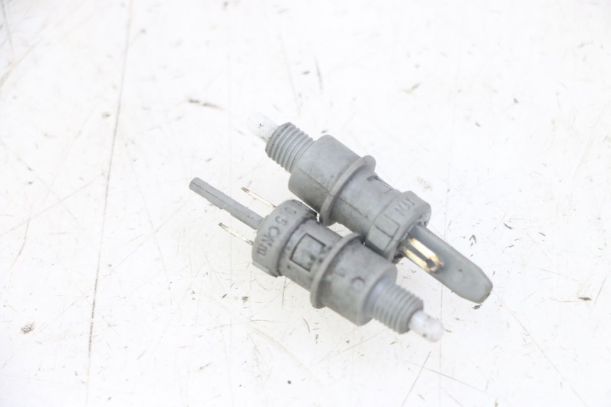 photo de CONTACTEUR FEU STOP PEUGEOT JET FORCE CARBU 50 (2003 - 2016) - Détail de la pièce