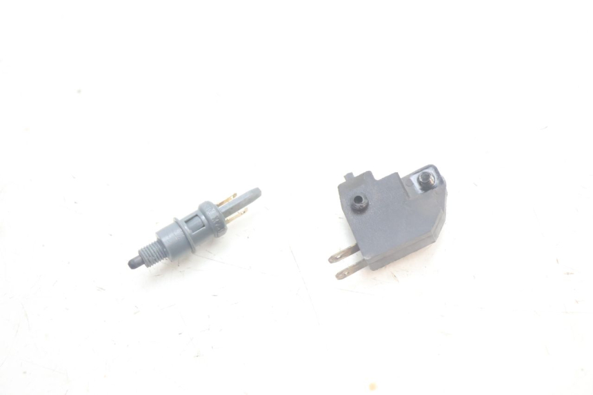photo de CONTACTEUR FEU STOP PEUGEOT KISBEE 2T 50 (2010 - 2017) - Détail de la pièce