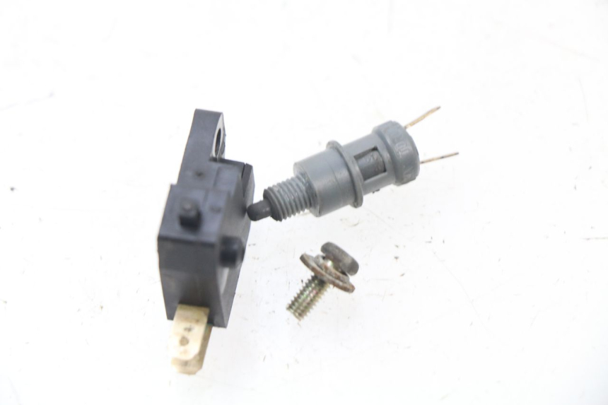 photo de CONTACTEUR FEU STOP PEUGEOT KISBEE 4T 50 (2010 - 2017) - Zoom état d’usage