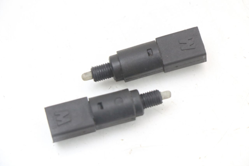 photo de CONTACTEUR FEU STOP PIAGGIO LIBERTY 4T 50 (2004 - 2008) - Détail de la pièce