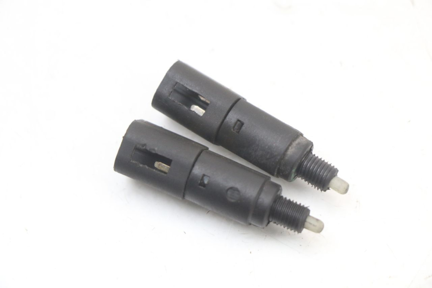 photo de CONTACTEUR FEU STOP PIAGGIO LIBERTY 4T 50 (2004 - 2008) - Zoom état d’usage