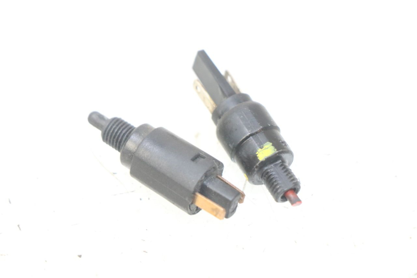 photo de CONTACTEUR FEU STOP PIAGGIO LIBERTY IGET S 125 (2016 - 2020) - Détail de la pièce