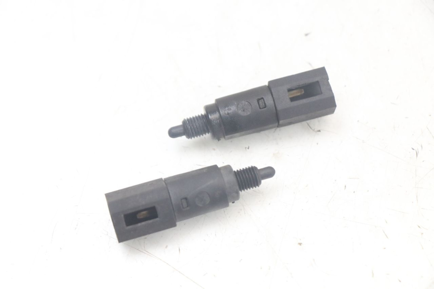 photo de CONTACTEUR FEU STOP PIAGGIO LIBERTY 125 (2009 - 2013) - Détail de la pièce