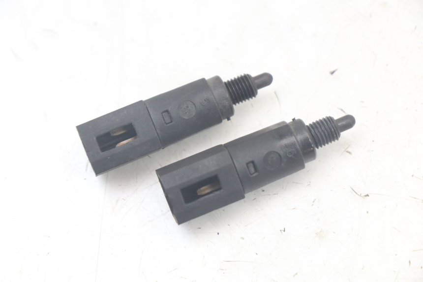 photo de CONTACTEUR FEU STOP PIAGGIO LIBERTY 125 (2009 - 2013) - Zoom état d’usage