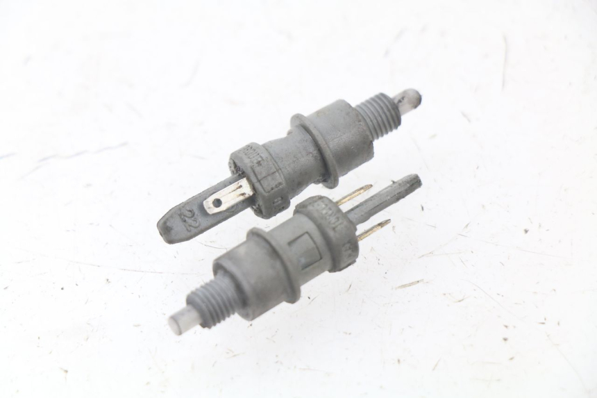 photo de CONTACTEUR FEU STOP PEUGEOT LUDIX 50 (2008 - 2017) - Détail de la pièce