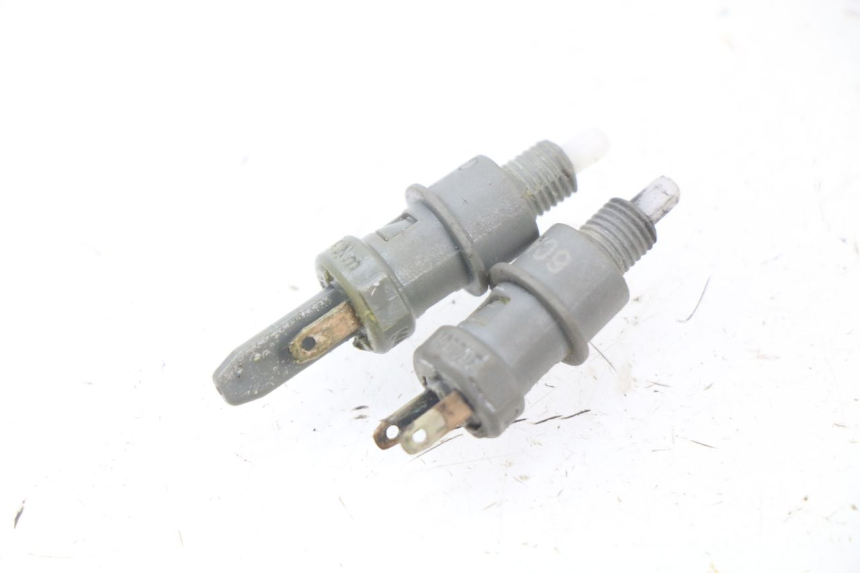 photo de CONTACTEUR FEU STOP PEUGEOT LUDIX 50 (2008 - 2017) - Détail de la pièce