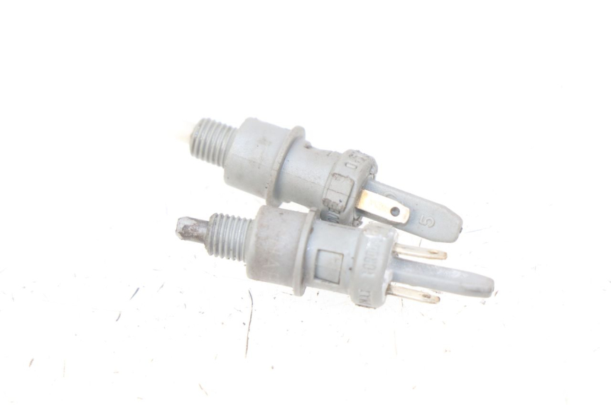 photo de CONTACTEUR FEU STOP PEUGEOT LUDIX 50 (2008 - 2017) - Détail de la pièce