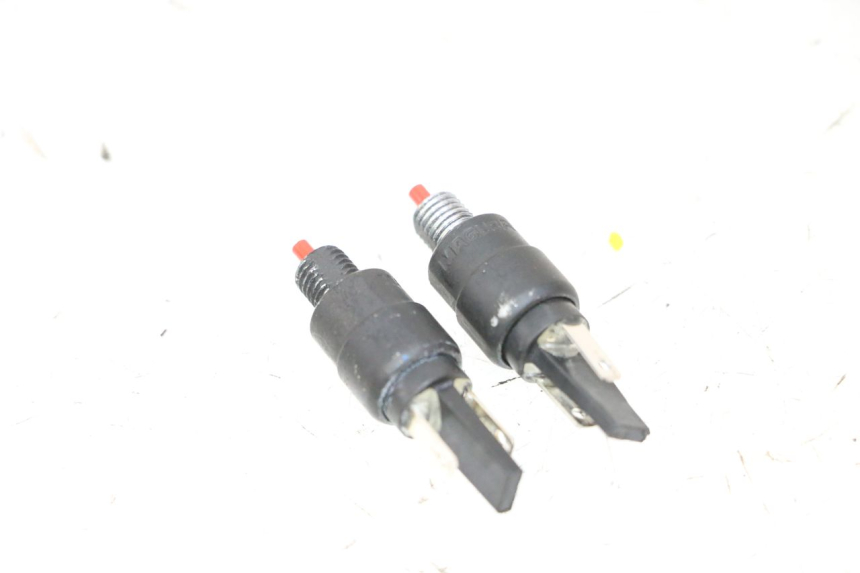 photo de CONTACTEUR FEU STOP PIAGGIO MP3 HPE 310 (2024 - 2025) - Détail de la pièce