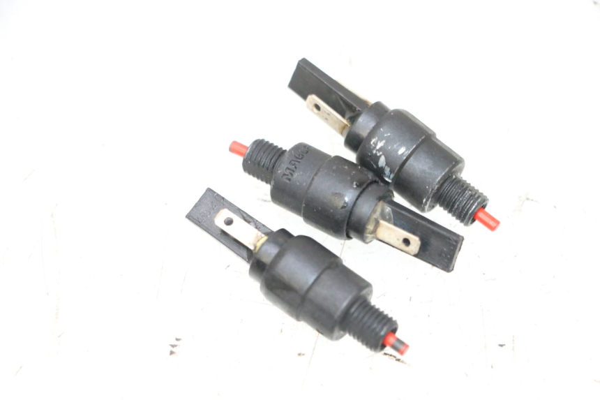 photo de CONTACTEUR FEU STOP PIAGGIO MP3 HPE 300 (2019 - 2026) - Détail de la pièce