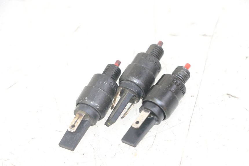 photo de CONTACTEUR FEU STOP PIAGGIO MP3 LT 300 (2010 - 2016) - Détail de la pièce