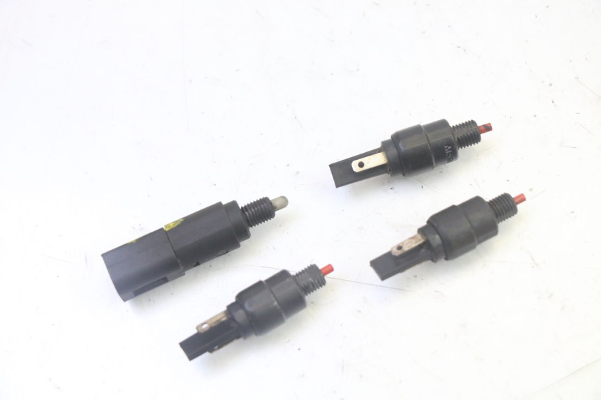 photo de CONTACTEUR FEU STOP PIAGGIO MP3 LT 300 (2010 - 2016) - Zoom état d’usage