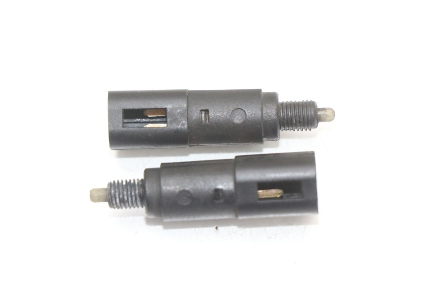 photo de CONTACTEUR FEU STOP PIAGGIO MP3 125 (2006 - 2014) - Vue principale