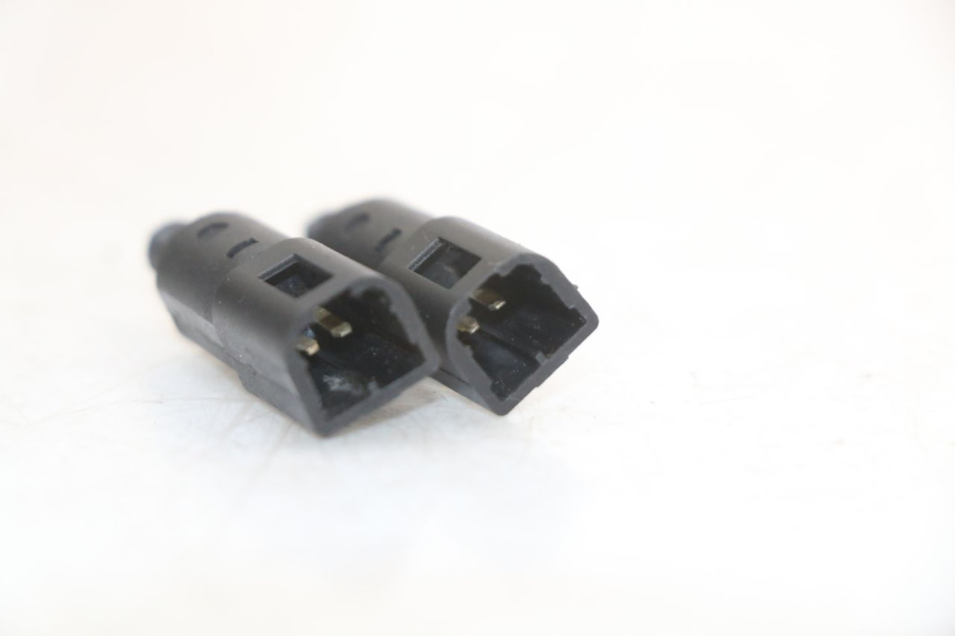 photo de CONTACTEUR FEU STOP PIAGGIO MP3 125 (2006 - 2014) - Autre angle de vue