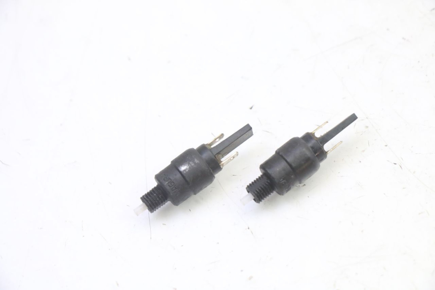 photo de CONTACTEUR FEU STOP PIAGGIO MP3 RL 250 (2006 - 2010) - Vue principale