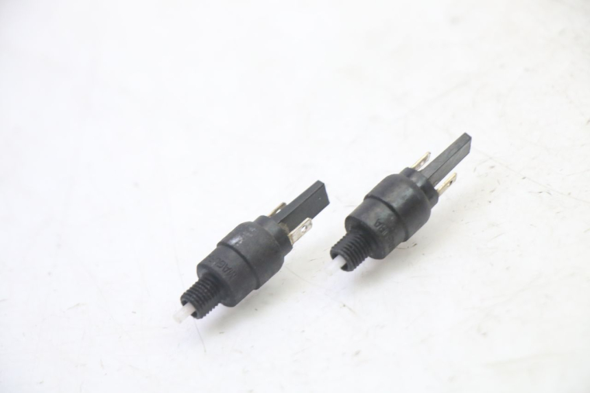 photo de CONTACTEUR FEU STOP PIAGGIO MP3 RL 250 (2006 - 2010) - Détail de la pièce