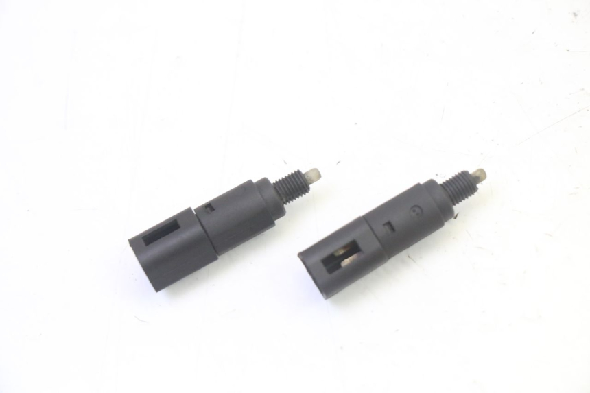 photo de CONTACTEUR FEU STOP PIAGGIO MP3 125 (2006 - 2014) - Détail de la pièce