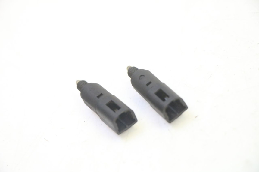 photo de CONTACTEUR FEU STOP PIAGGIO MP3 125 (2006 - 2014) - Autre angle de vue