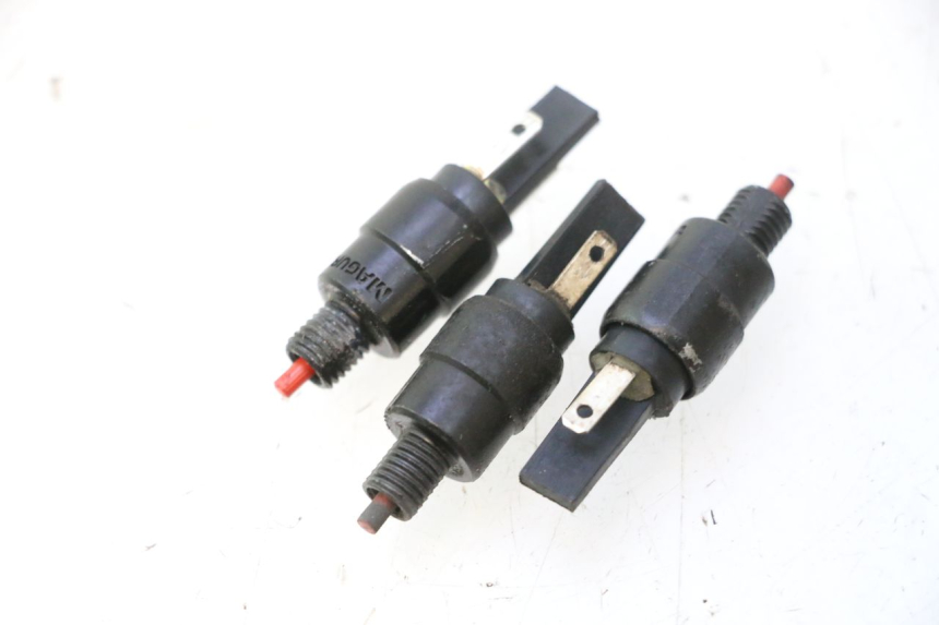 photo de CONTACTEUR FEU STOP PIAGGIO MP3 500 (2011 - 2015) - Vue principale