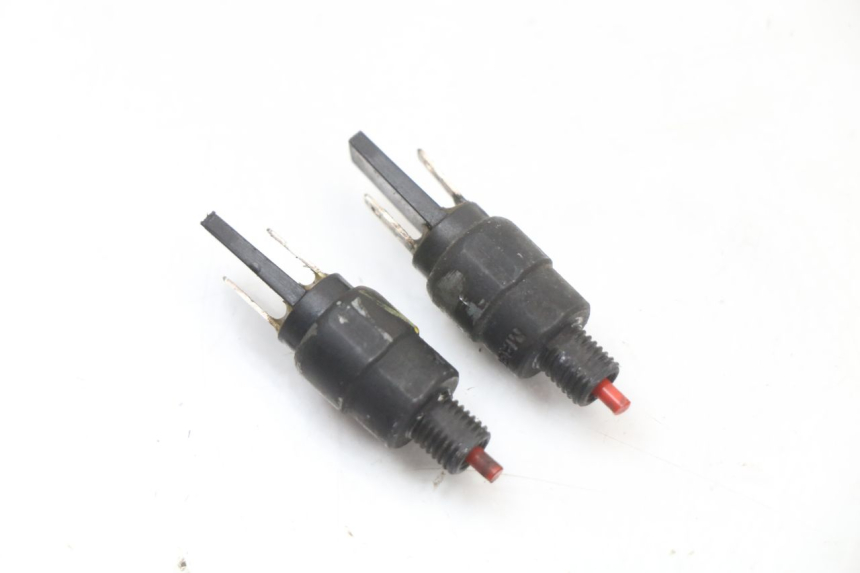 photo de CONTACTEUR FEU STOP PIAGGIO NEW TYPHOON 50 (2018 - 2021) - Zoom état d’usage