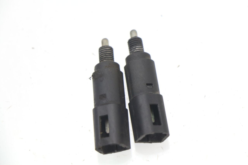 photo de CONTACTEUR FEU STOP PIAGGIO NRG 50 (2004 - 2017) - Vue principale