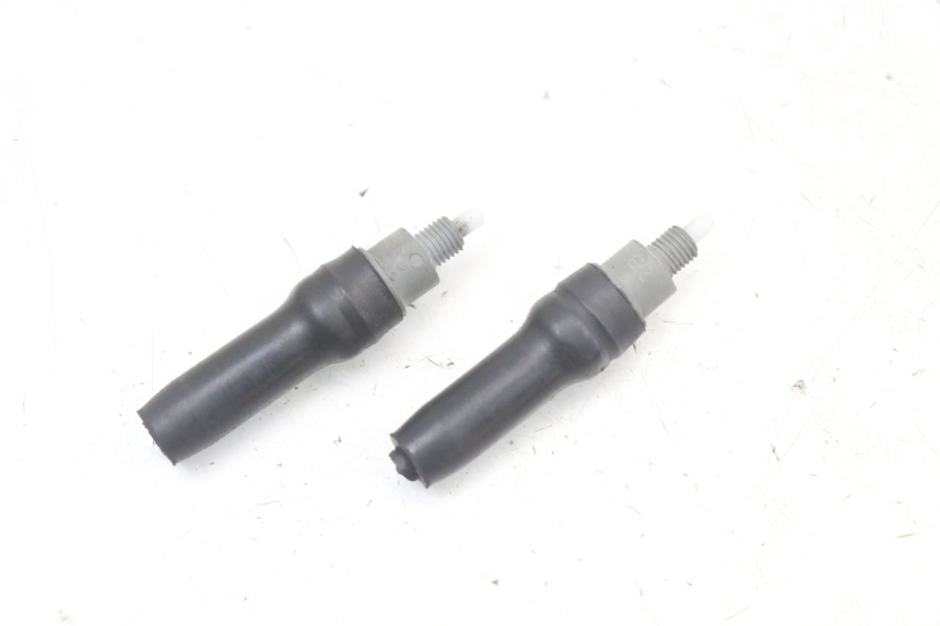 photo de CONTACTEUR FEU STOP PEUGEOT ELYSTAR 50 (2002 - 2014) - Zoom état d’usage