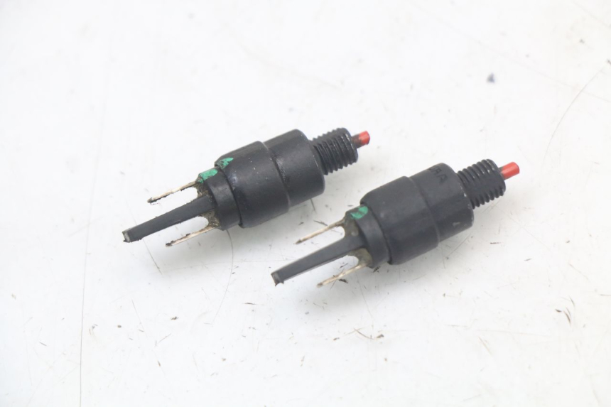 photo de CONTACTEUR FEU STOP PIAGGIO LIBERTY IGET 4T 50 (2021 - 2025) - Zoom état d’usage