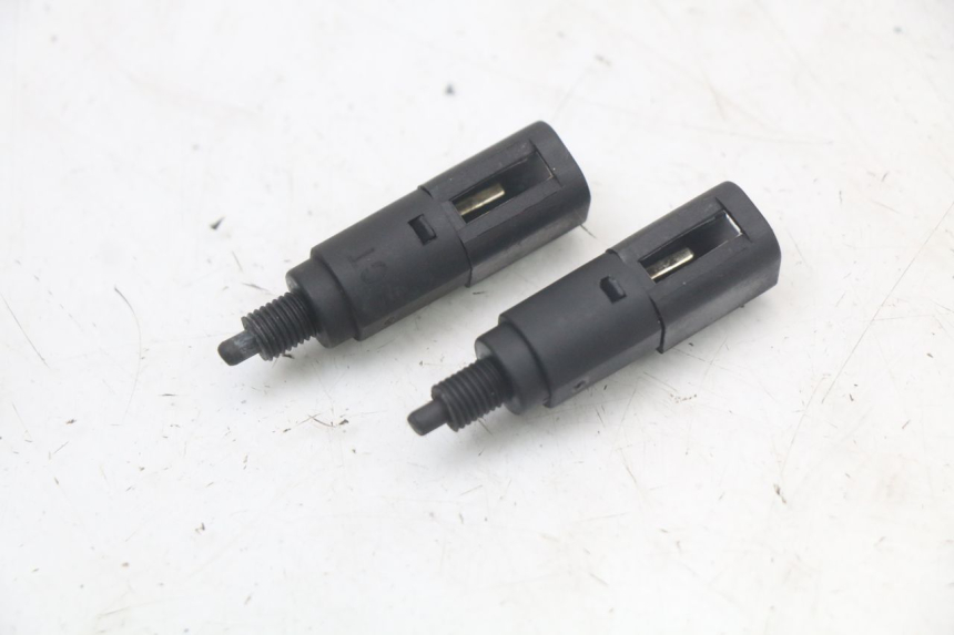 photo de CONTACTEUR FEU STOP PIAGGIO NEW TYPHOON 50 (2010 - 2017) - Détail de la pièce