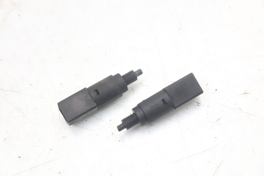 photo de CONTACTEUR FEU STOP PIAGGIO NEW TYPHOON 50 (2010 - 2017) - Zoom état d’usage