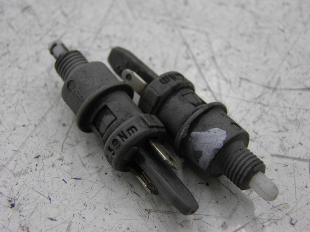 photo de CONTACTEUR FEU STOP PIAGGIO TYPHOON 50 (2000 - 2009) - Vue principale