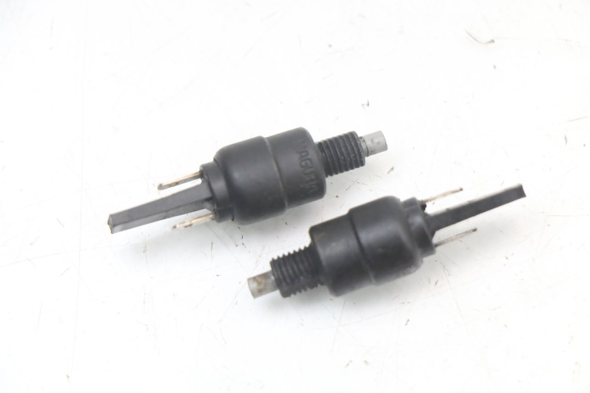 photo de CONTACTEUR FEU STOP APRILIA SCARABEO GT 125 (1999 - 2007) - Vue principale