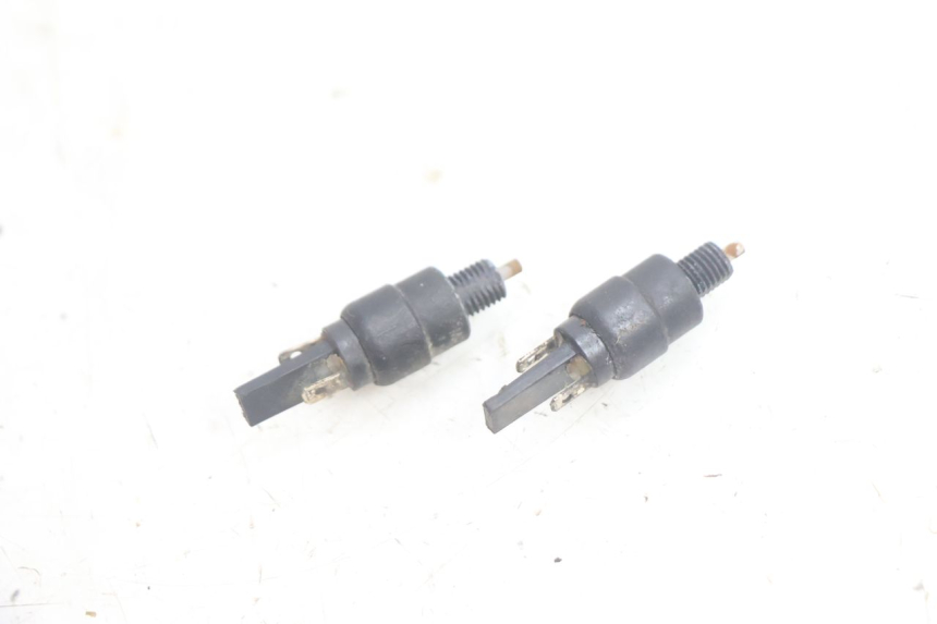 photo de CONTACTEUR FEU STOP APRILIA SCARABEO GT 125 (1999 - 2007) - Détail de la pièce