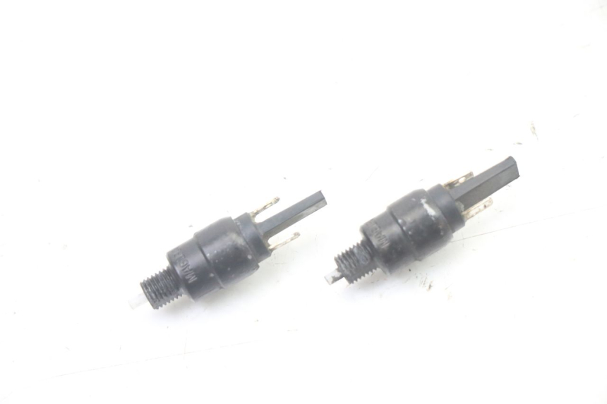 photo de CONTACTEUR FEU STOP APRILIA SCARABEO GT TOURING 125 (1999 - 2005) - Vue principale