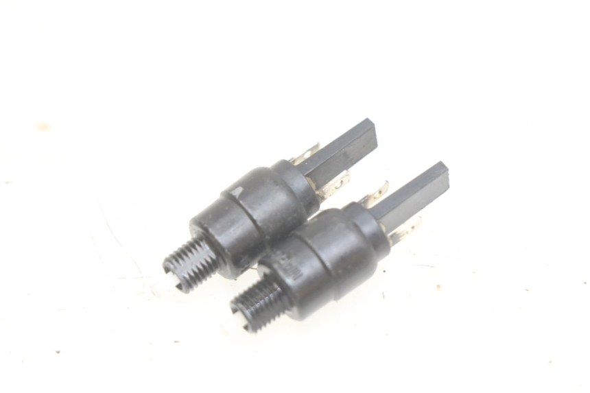 photo de CONTACTEUR FEU STOP APRILIA SCARABEO LIGHT 125 (2007 - 2011) - Vue principale