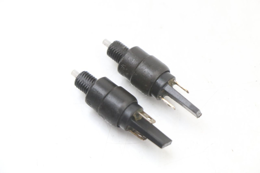 photo de CONTACTEUR FEU STOP APRILIA SR CARB LC 2T 50 (2004 - 2012) - Détail de la pièce