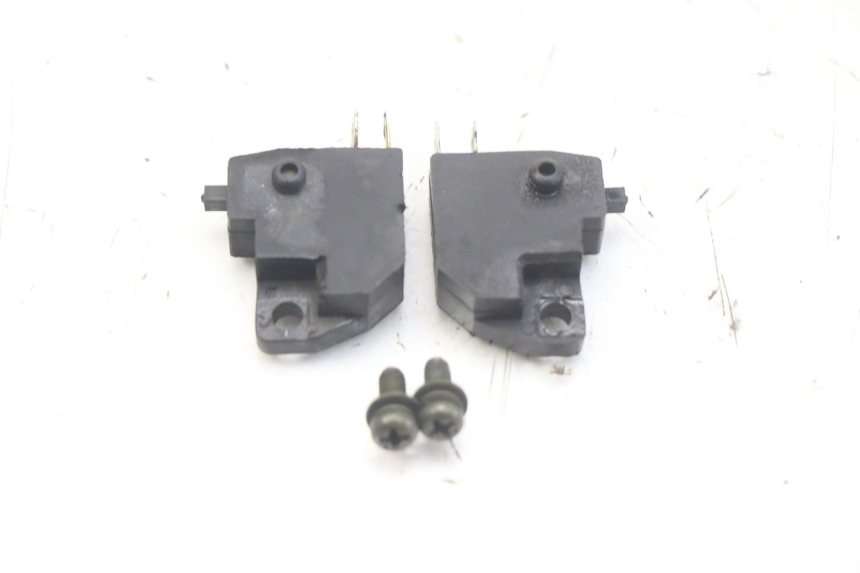 photo de CONTACTEUR FEU STOP RAZZO STEED 125 (2012 - 2018) - Détail de la pièce