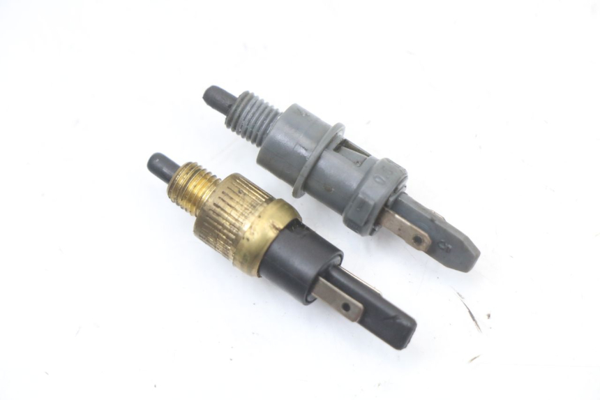 photo de CONTACTEUR FEU STOP PEUGEOT STREETZONE I 2T 50 (2018 - 2020) - Détail de la pièce