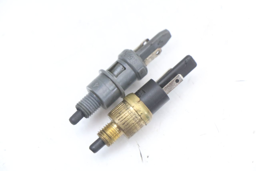 photo de CONTACTEUR FEU STOP PEUGEOT STREETZONE I 2T 50 (2018 - 2020) - Zoom état d’usage