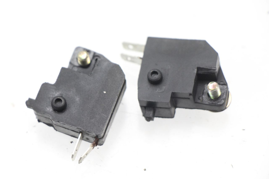 photo de CONTACTEUR FEU STOP REVATTO URBA GT 125 (2007 - 2017) - Détail de la pièce