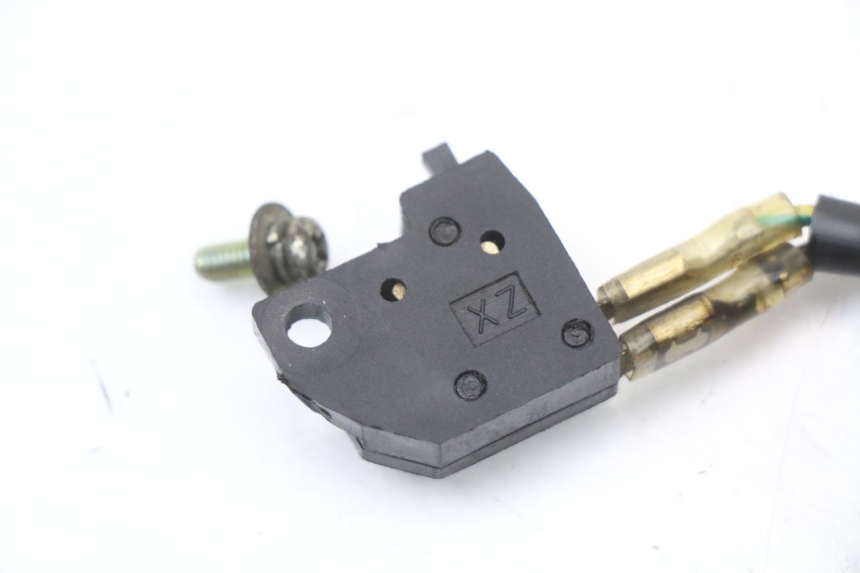 photo de CONTACTEUR FEU STOP PEUGEOT V-CLIC VCLIC 50 (2007 - 2013) - Autre angle de vue