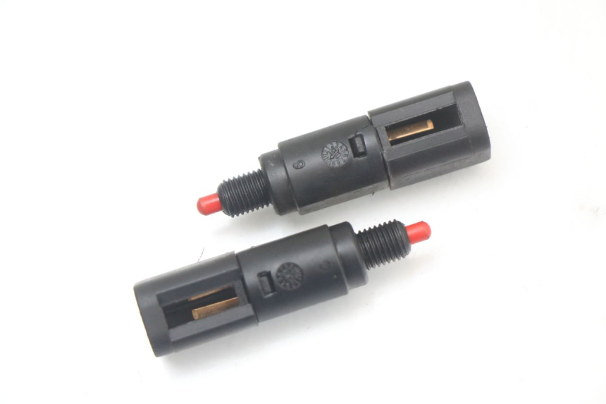 photo de CONTACTEUR FEU STOP PIAGGIO VESPA LX 125 (2005 - 2010) - Vue principale