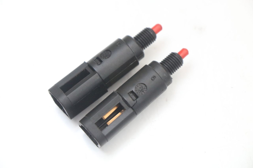 photo de CONTACTEUR FEU STOP PIAGGIO VESPA LX 125 (2005 - 2010) - Détail de la pièce