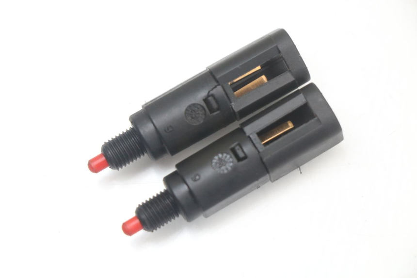 photo de CONTACTEUR FEU STOP PIAGGIO VESPA LX 125 (2005 - 2010) - Zoom état d’usage