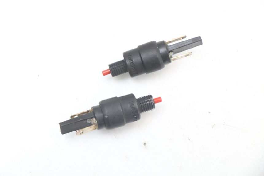 photo de CONTACTEUR FEU STOP PIAGGIO VESPA PRIMAVERA 4T 50 (2021 - 2024) - Zoom état d’usage